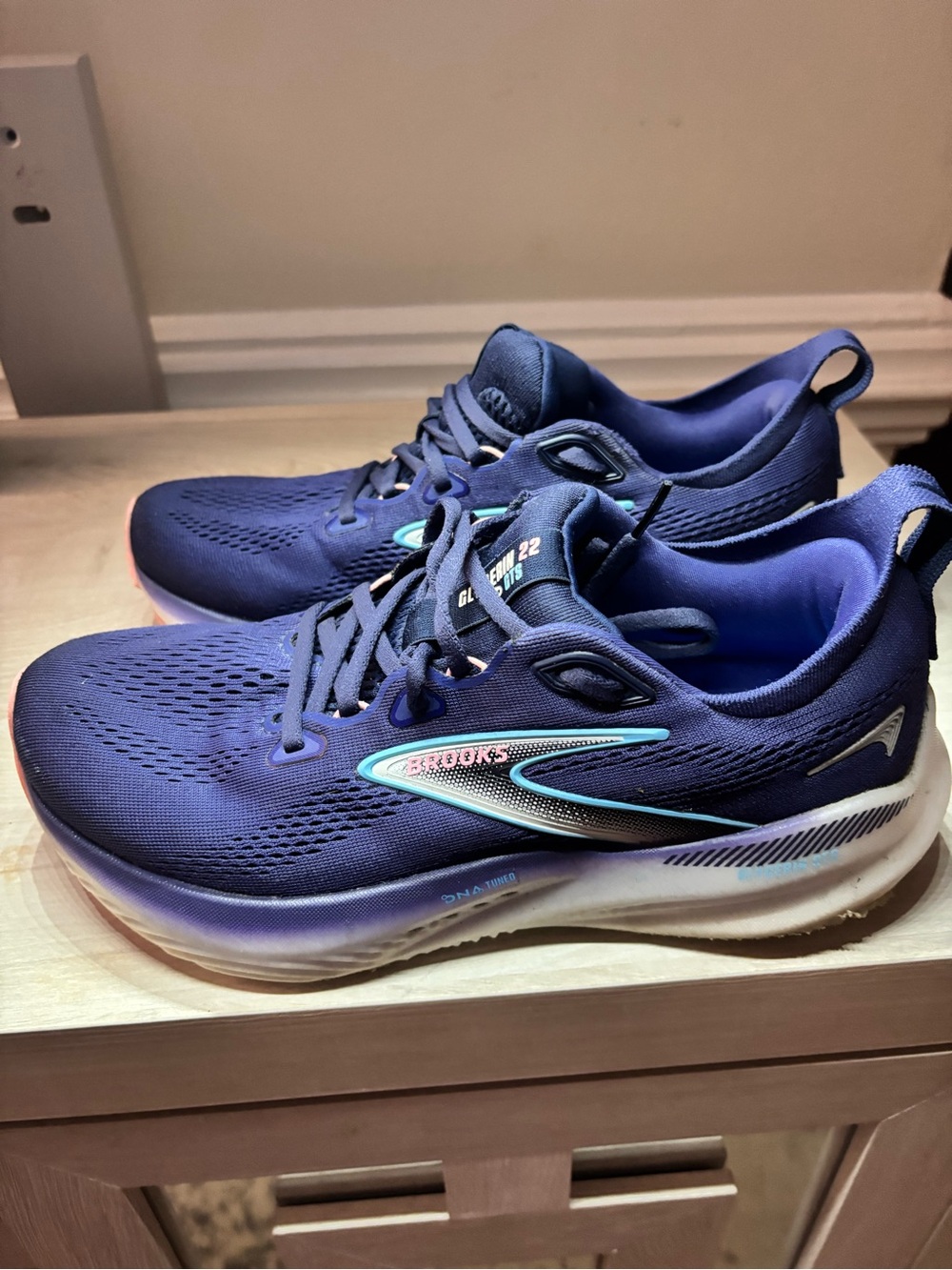 Brooks Women's Deep Blue Running Sneakers with Teal Accent